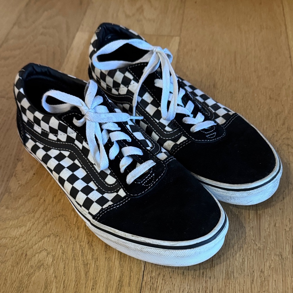 Vans Old Skool Checkerboard Skate Shoe - Black / White, US 7, EUR 39